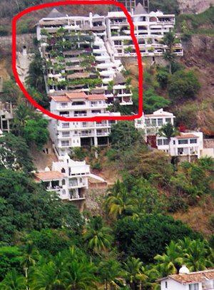 Parasailing photo of Ocho Cascadas resort