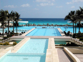 Cancun Royal Sands pool