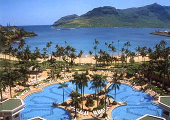 Hawaii Marriott Kauai Beach Club pool overlooking Kalapaki Bay