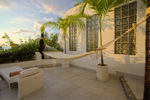 New Ocho Cascadas Villa 4 hammock area with glass block privacy wall