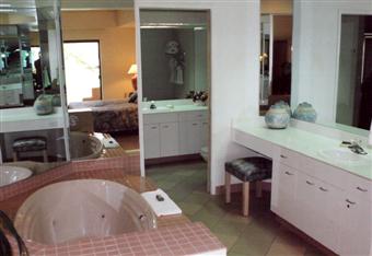 Palm Desert, Marriott Desert Springs, villa bathroom jacuzzi tub