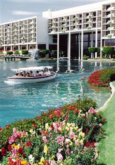 Palm Desert, Marriott Desert Springs Resort & Spa, hotel lobby water taxi boat