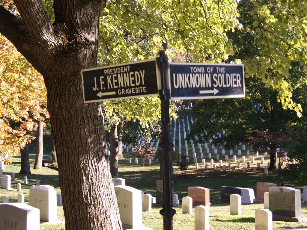 Arlington sign for JFK Gravesite and Tomb of Unknowns