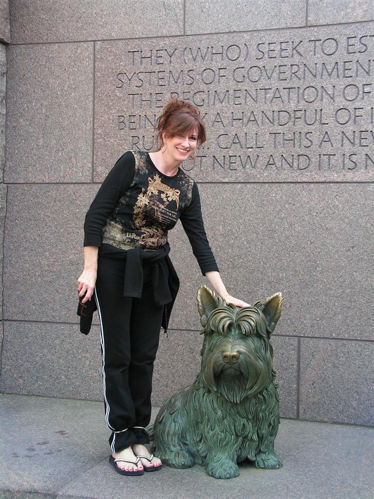 FDR Memorial dog sculpture
