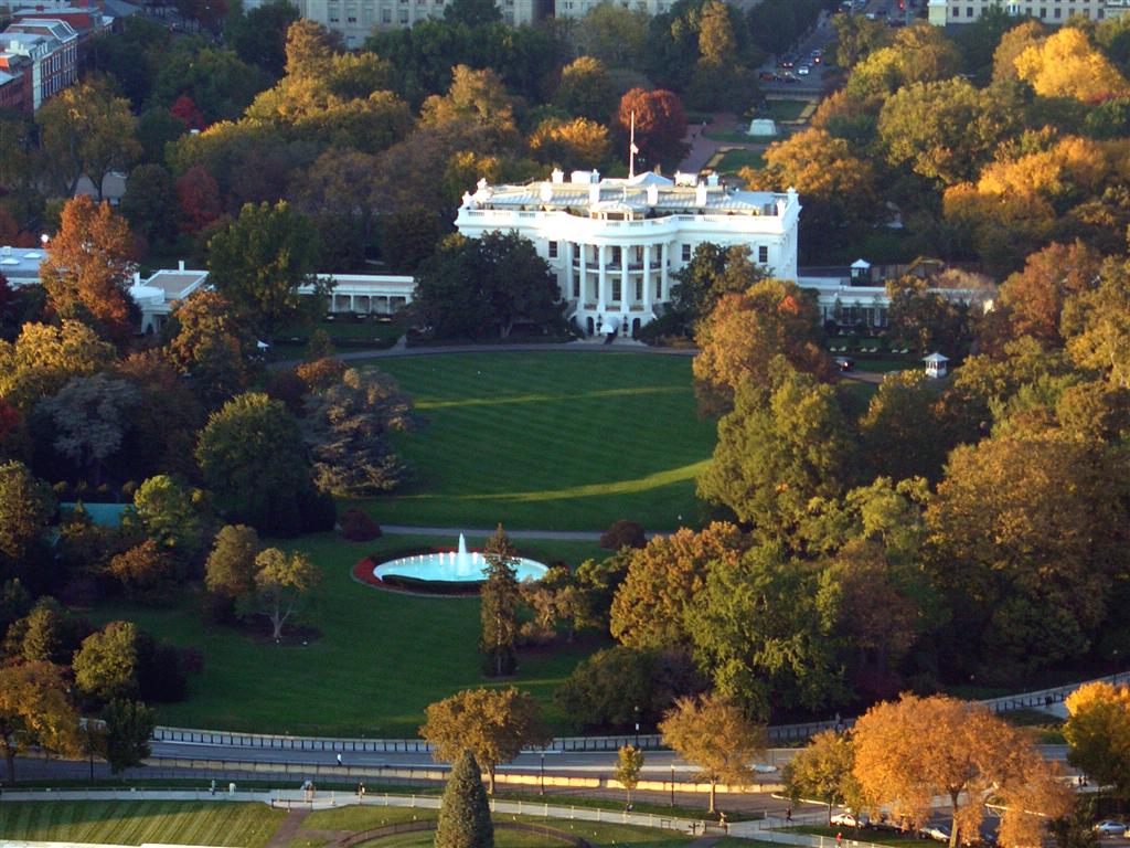 View north from Washington Monument of White House
